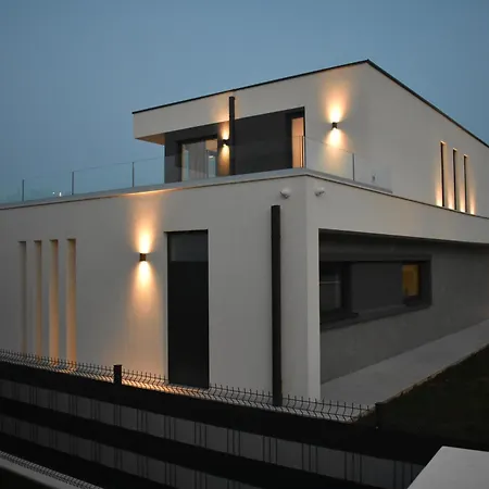 M&m Vila *